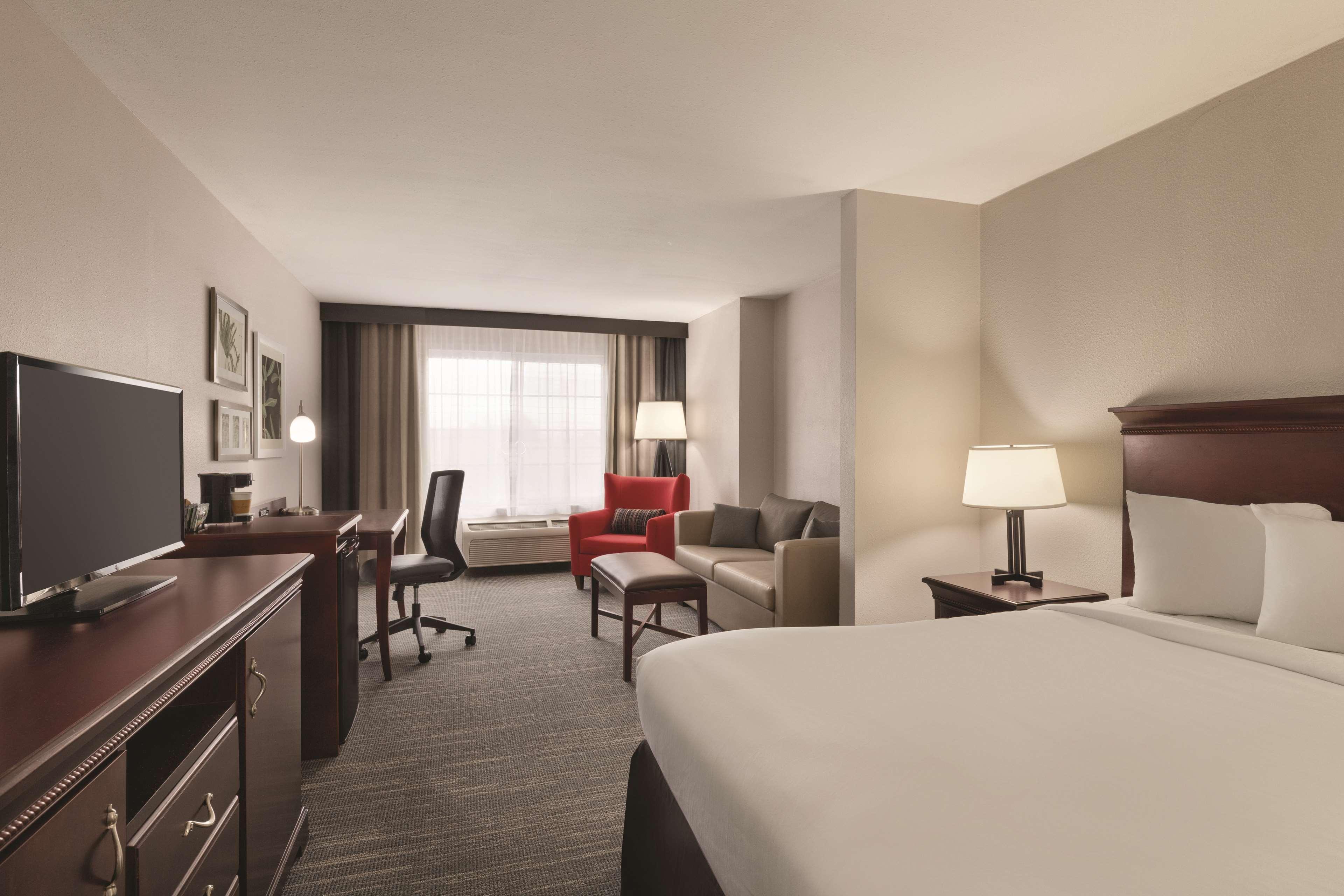 Country & By Radisson, Madison, Al 3*