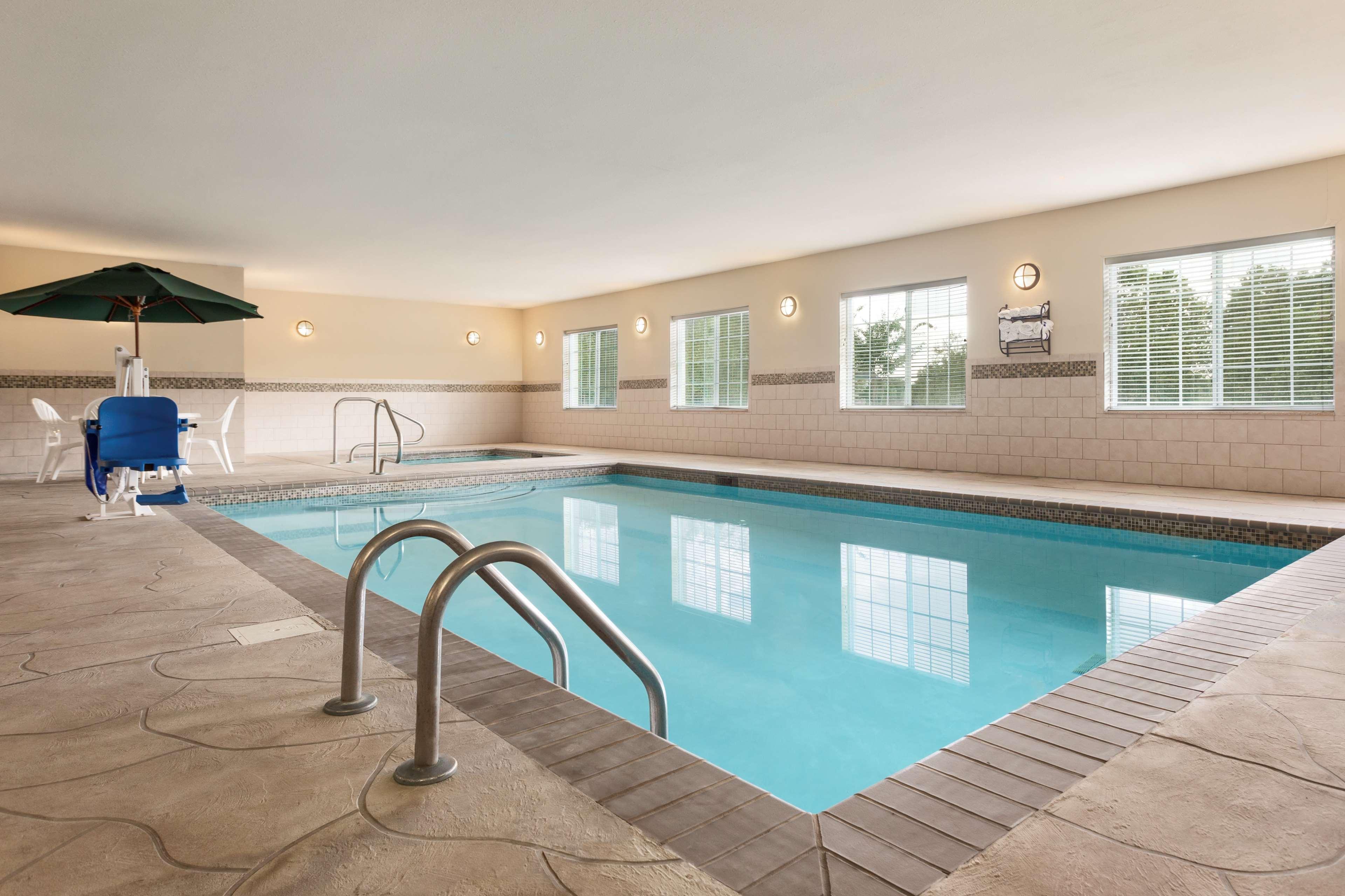Country & By Radisson, Madison, Al Hotel 3*