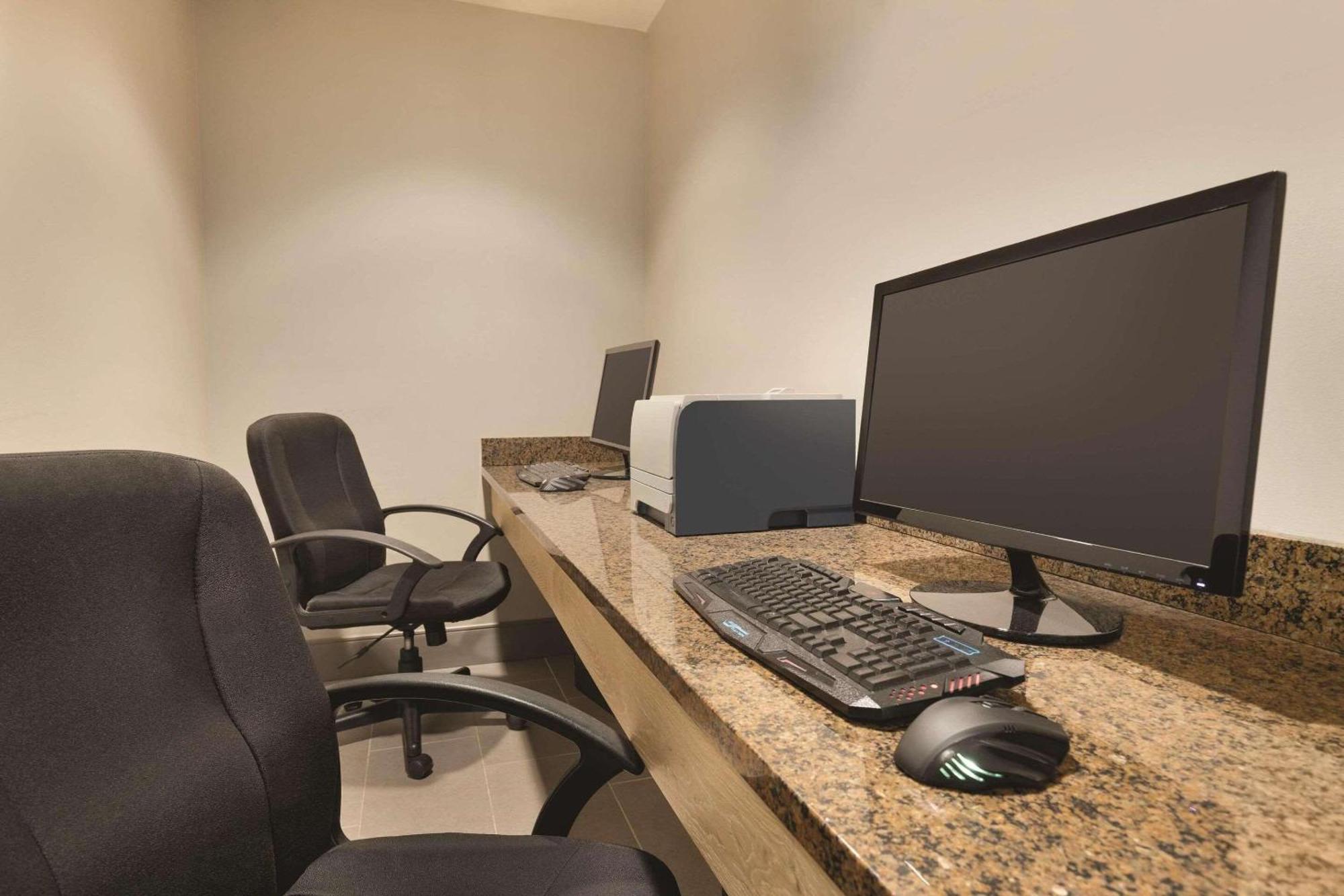 Country & By Radisson, Madison, Al Hotel 3*
