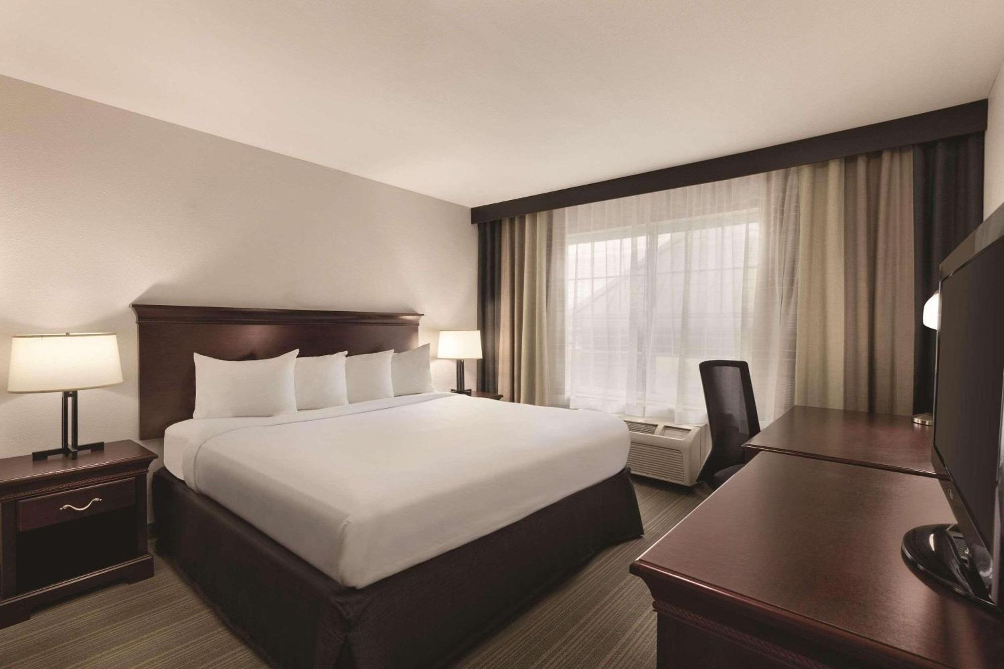 Country & By Radisson, Madison, Al