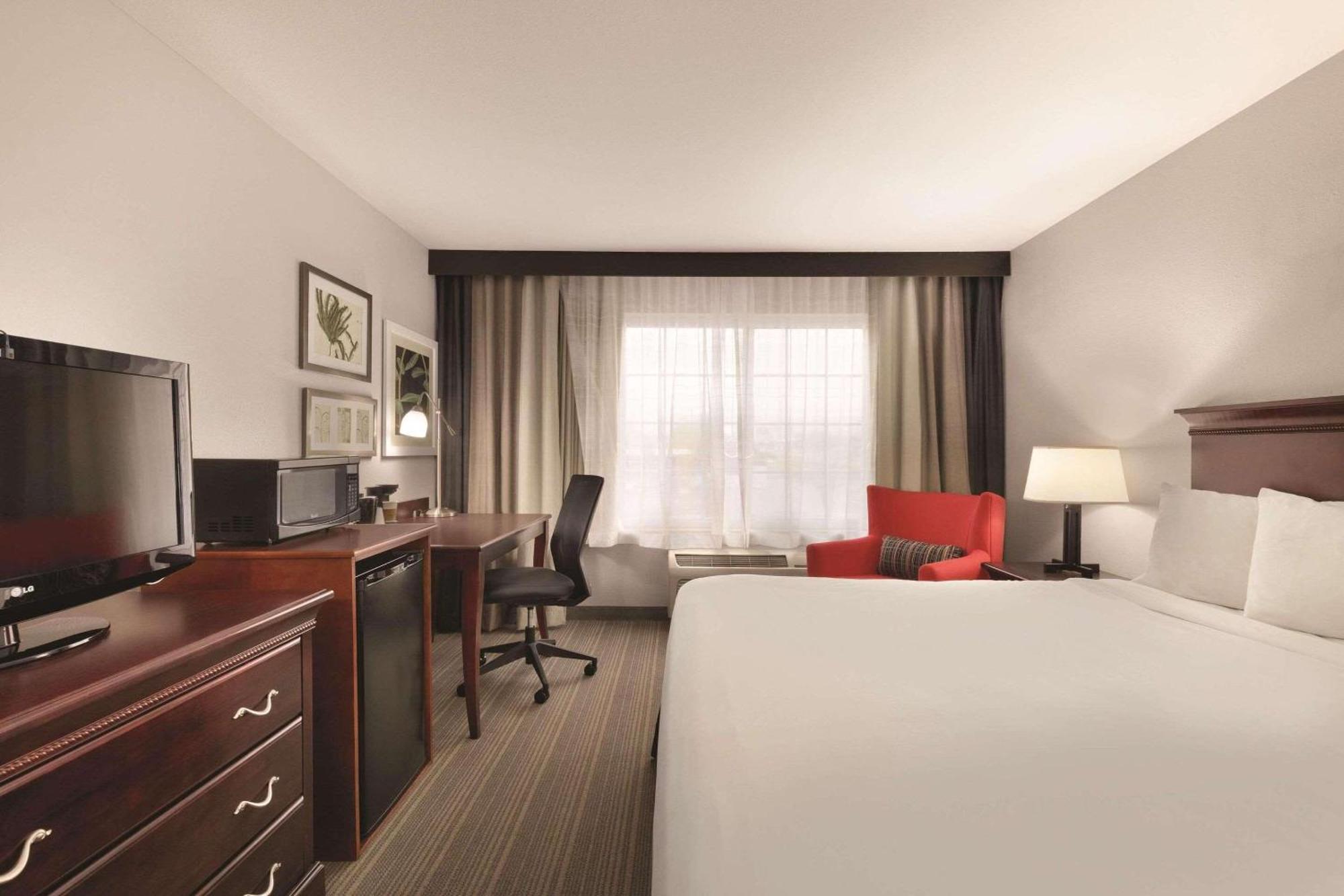 Hotel Country & By Radisson, Madison, Al