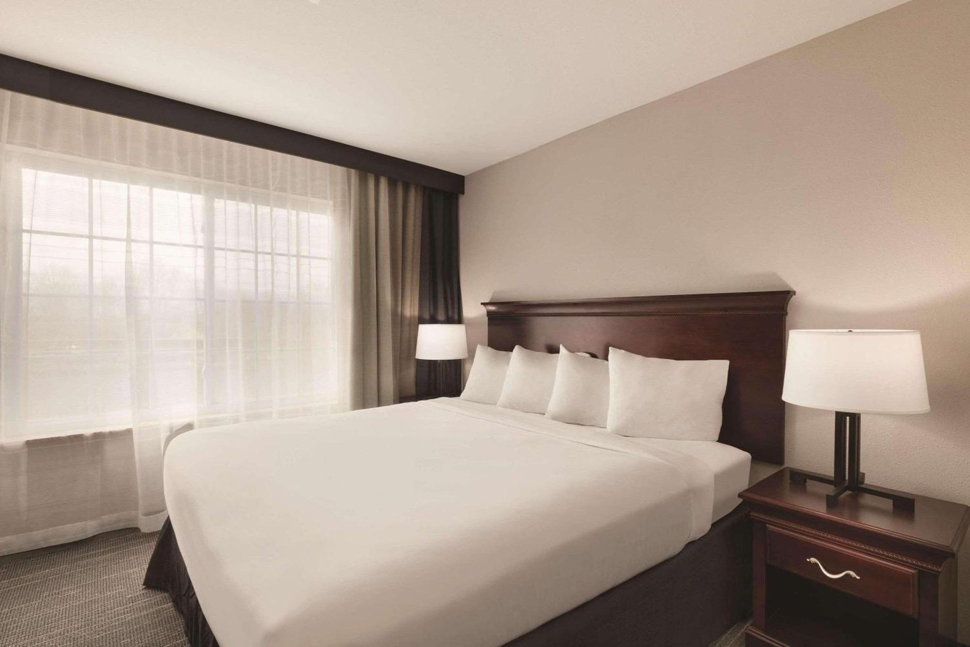 Hotel Country & By Radisson, Madison, Al Madison
