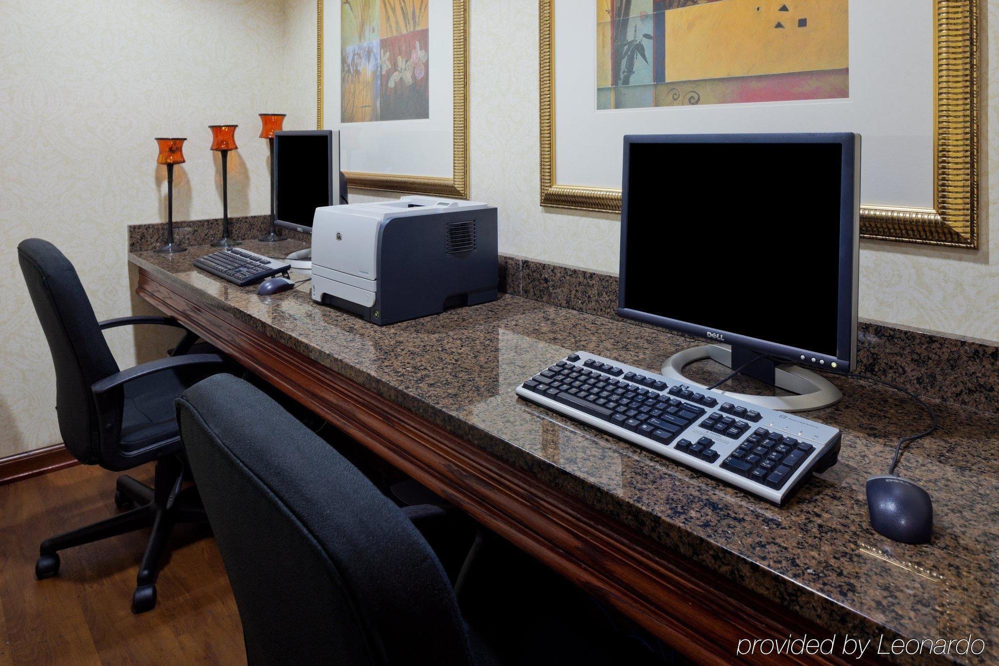 Country & By Radisson, Madison, Al Hotel 3*